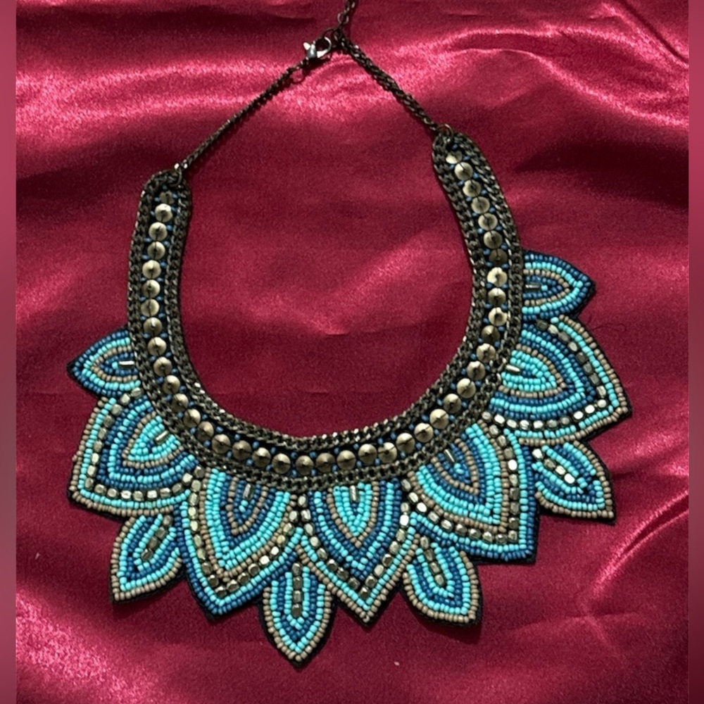 Bib-style collars - na prodaj v
